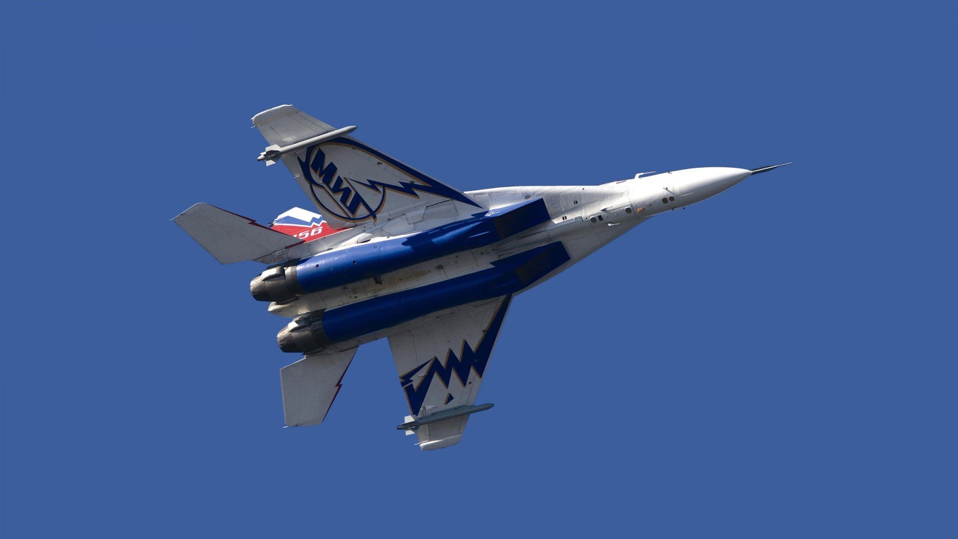 爱游戏多端接入-英超裁判语义模型提升跨语言判罚一致性,英超裁判口哨