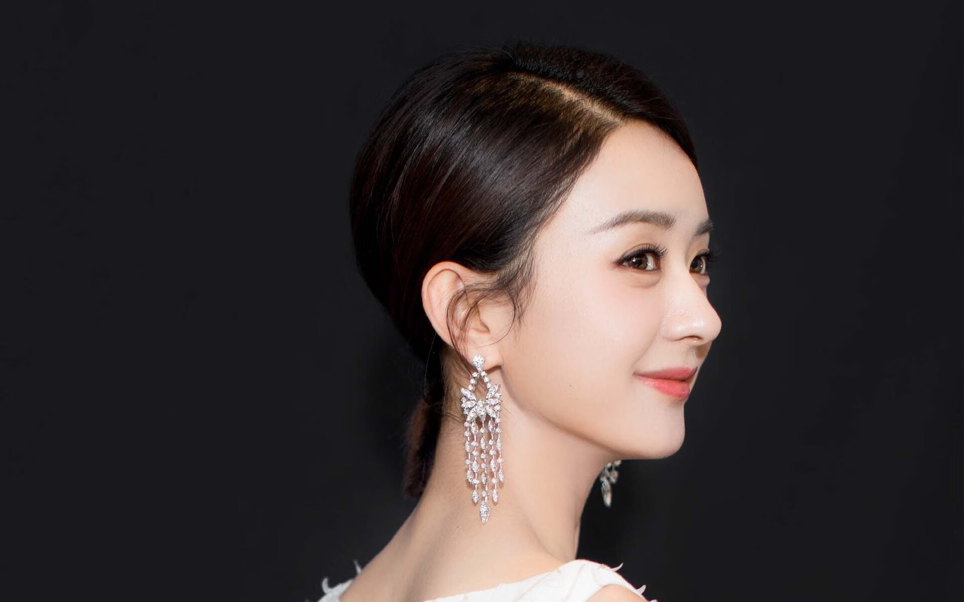 爱游戏多端接入-英超裁判语义模型提升跨语言判罚一致性,英超裁判口哨