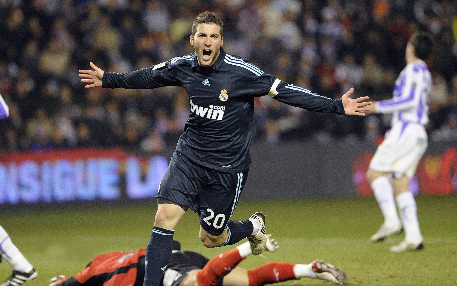 “法甲激烈角逐,冠军悬念愈发浓重”,法甲 冠军