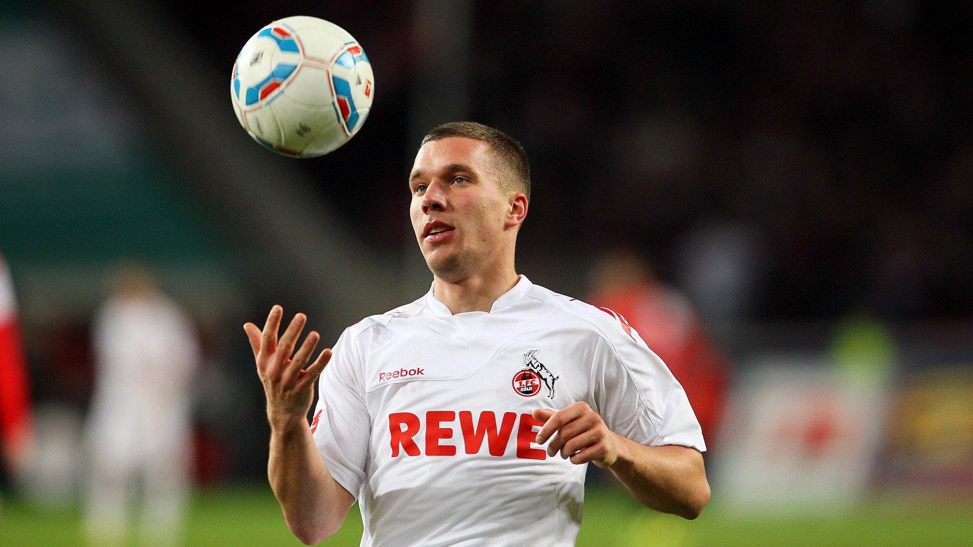 “漂移艺术：弯道飞旋的极致表现”，弯道漂移为什么要打反方向