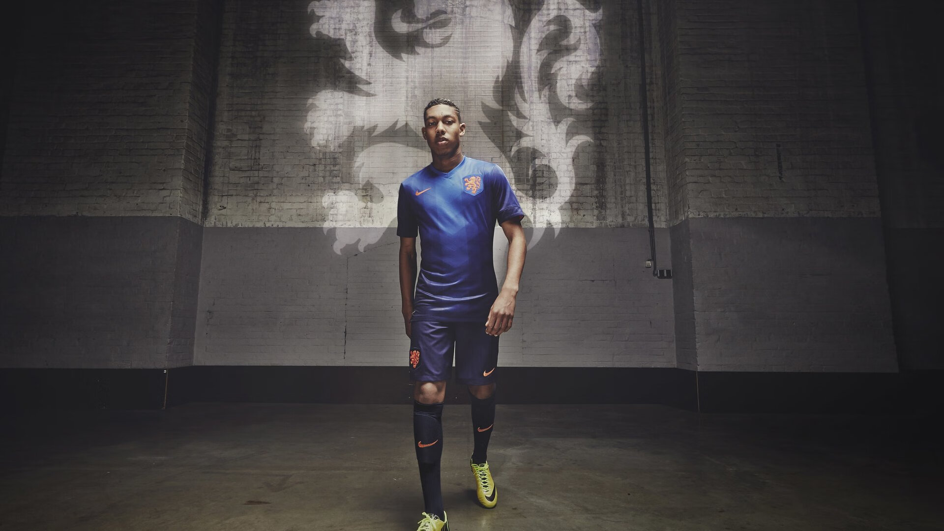 “足球志愿者服务队伍火焰熊熊，助力赛事顺利进行”，足球比赛志愿者需要干什么