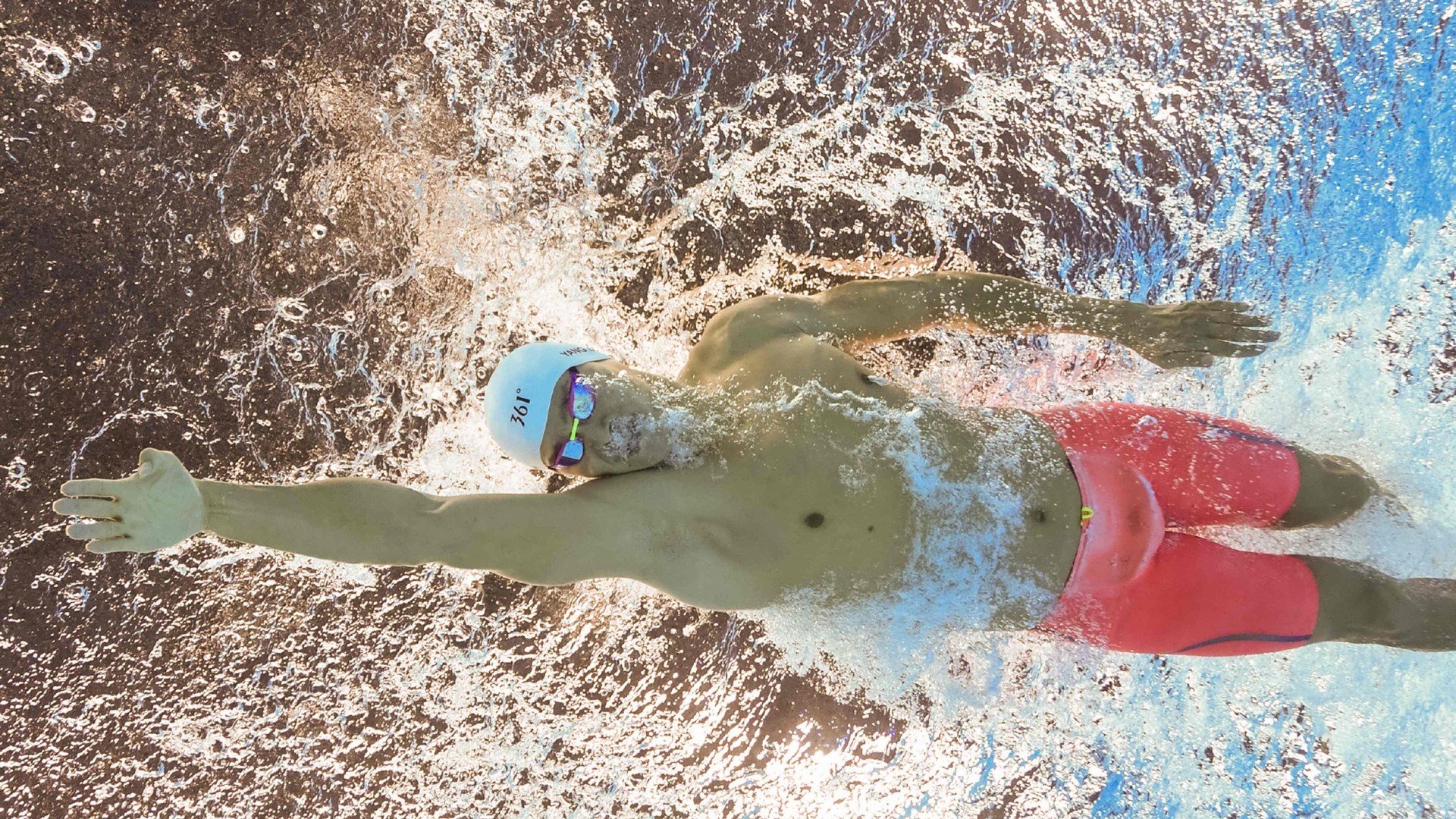 爱游戏平台-【水手新秀罗德里格斯】单场三全垒打引爆全场，罗徳里格斯